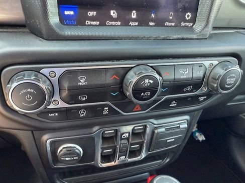 Used 2023 Jeep Wrangler Unlimited Sahara AWD/4WD image 43