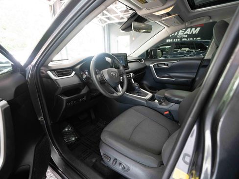 Used 2021 Toyota RAV4 XLE w/ Convenience Package AWD/4WD image 8