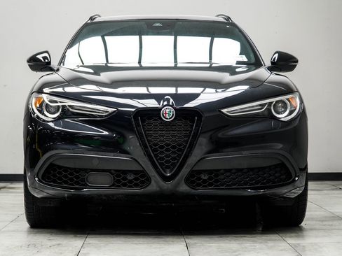 Used 2023 Alfa Romeo Stelvio Veloce image 8