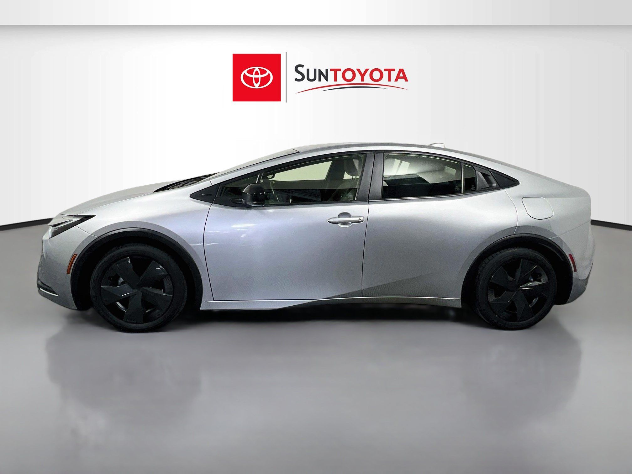 Used 2024 Toyota Prius LE FWD image 7