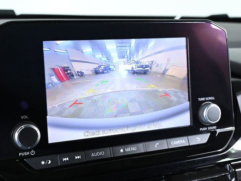 Used 2025 Nissan Pathfinder SV image 17