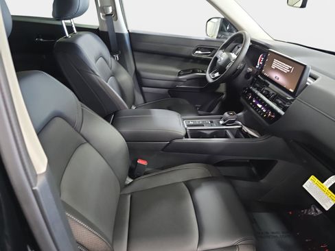 New 2026 Nissan Pathfinder SL image 10