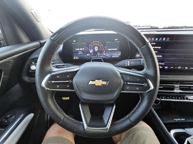Used 2025 Chevrolet Traverse High Country FWD image 3