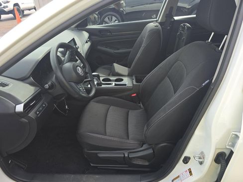 Used 2024 Nissan Altima 2.5 S image 5