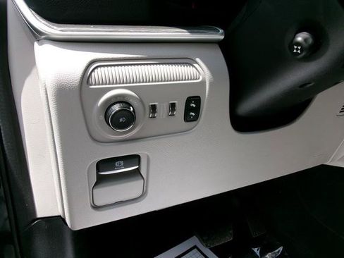 Used 2022 Jeep Wagoneer Series II w/ Premium Group I AWD/4WD image 7