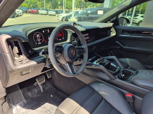 Used 2026 Porsche Cayenne GTS AWD/4WD image 14