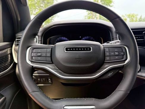 Certified 2024 Jeep Wagoneer Series II w/ Flexible Seating Group AWD/4WD image 19