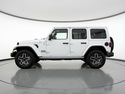 Used 2025 Jeep Wrangler Unlimited Sahara AWD/4WD image 5