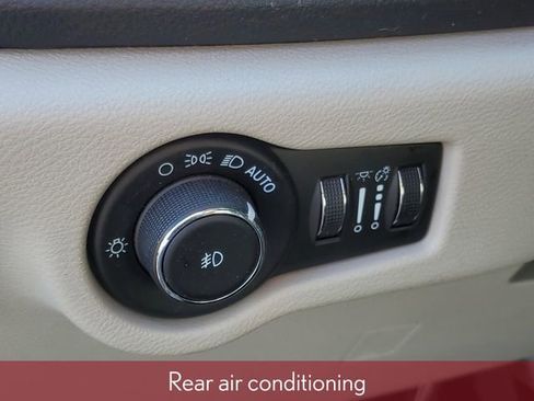 Used 2022 Chrysler Pacifica Touring-L image 19