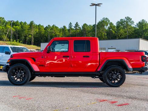 Used 2024 Jeep Gladiator Sport AWD/4WD image 6