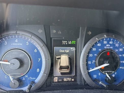 Used 2018 Toyota Sienna XLE Premium AWD/4WD image 3