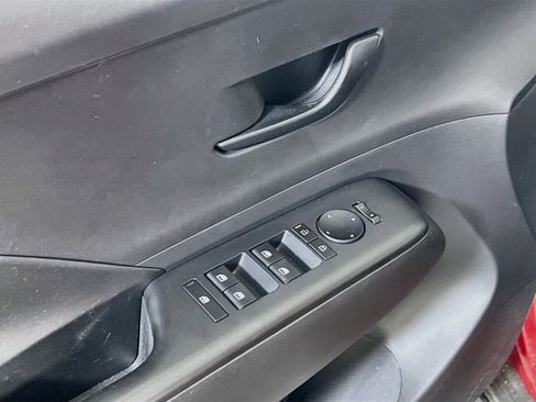 Used 2024 Hyundai Kona SEL AWD/4WD image 17