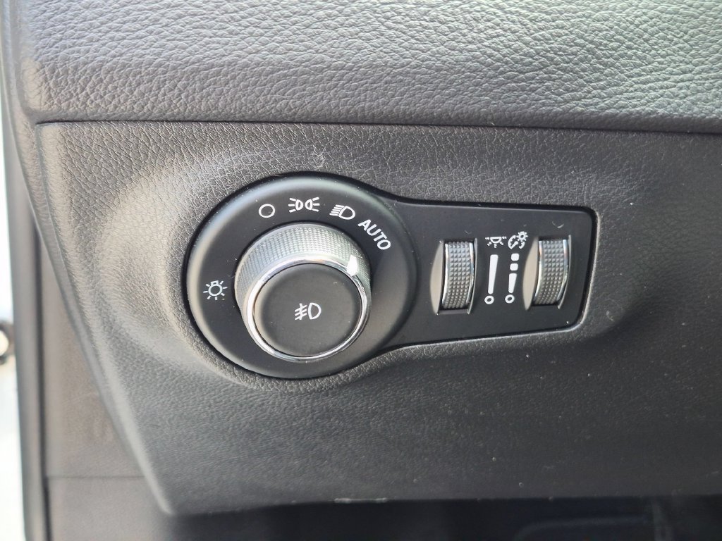 Used 2018 Jeep Compass Latitude w/ Popular Equipment Group AWD/4WD image 14