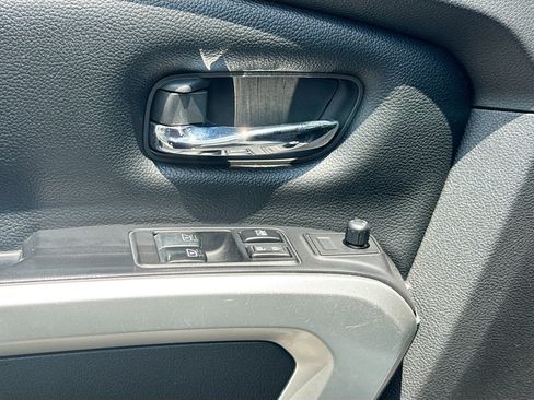 Used 2017 Nissan Titan SV AWD/4WD image 18