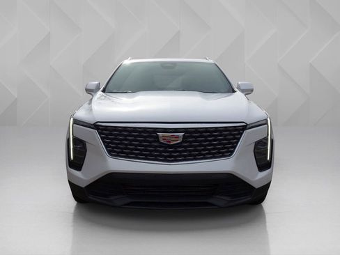 Certified 2024 Cadillac XT4 Luxury w/ Cold Weather Package image 7