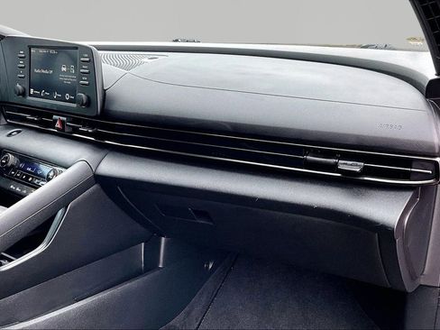 Used 2025 Hyundai Elantra Sport image 17