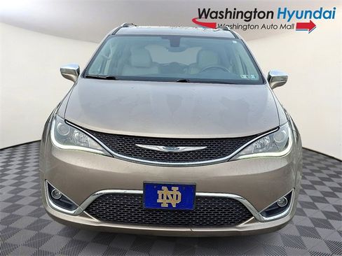 Used 2017 Chrysler Pacifica Limited image 2