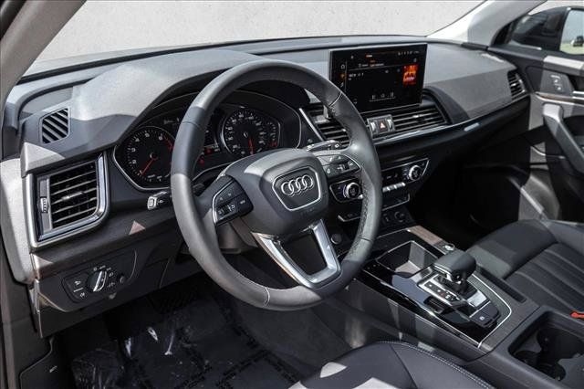Used 2023 Audi Q5 2.0T Premium w/ Convenience Package AWD/4WD image 10