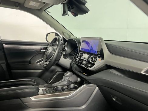 Used 2024 Toyota Highlander Platinum image 29