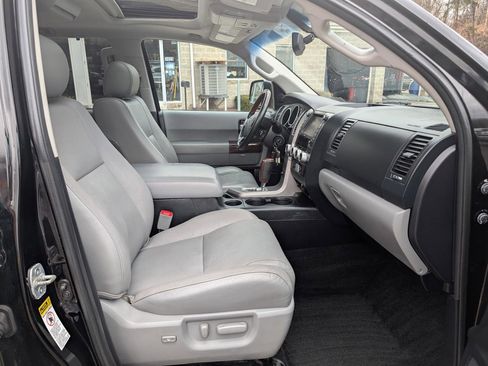Used 2013 Toyota Sequoia Platinum image 27