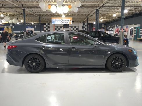 Used 2025 Toyota Camry SE FWD image 7