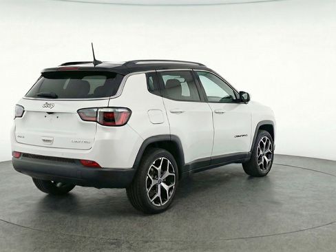 Used 2025 Jeep Compass Limited image 9