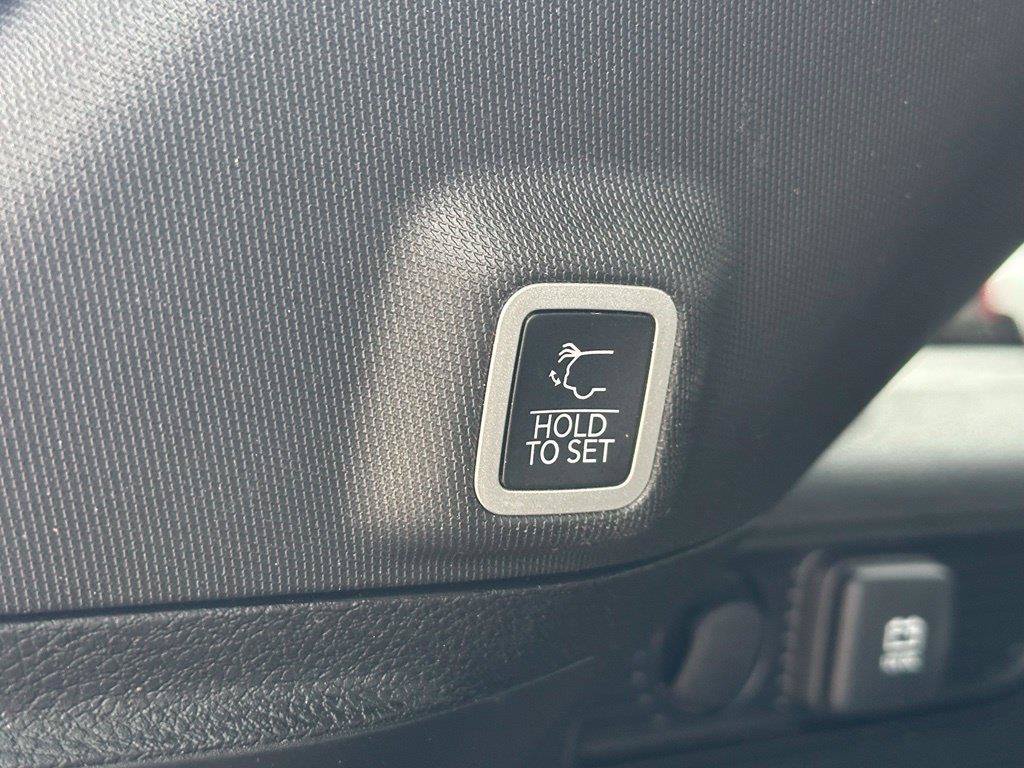 Used 2023 Jeep Grand Cherokee Limited w/ Luxury Tech Group II AWD/4WD image 26