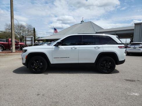 Certified 2025 Jeep Grand Cherokee Limited w/ Black Appearance Package image 6