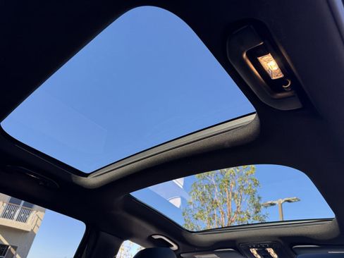 Used 2025 Mercedes-Benz GLB 250 image 7