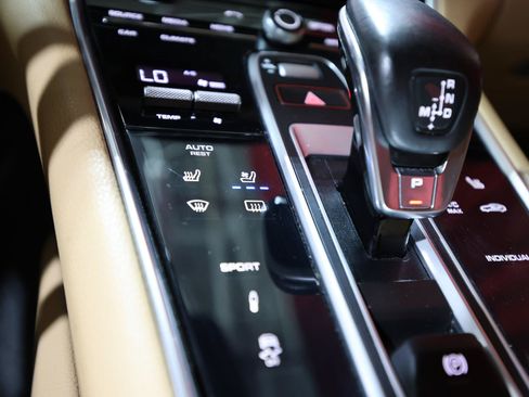 Used 2018 Porsche Panamera RWD image 26