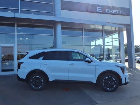 New 2026 Kia Sorento S FWD image 2