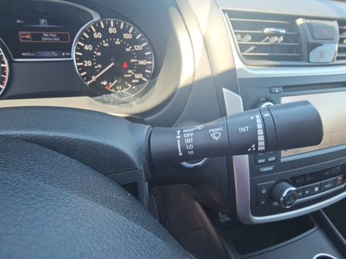 Used 2016 Nissan Altima 2.5 SV w/ Convenience Package FWD image 13
