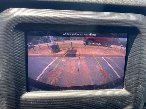 Used 2019 Jeep Wrangler Unlimited Sahara w/ Cold Weather Group AWD/4WD image 31