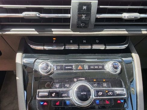 Certified 2022 Lincoln Corsair FWD w/ Equipment Group 101A image 10