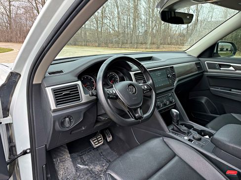 Used 2020 Volkswagen Atlas SE w/ Towing Package image 13