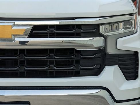 Used 2025 Chevrolet Silverado 1500 LT AWD/4WD image 10