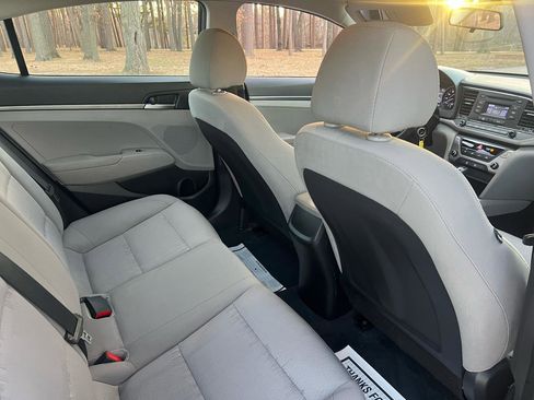 Used 2018 Hyundai Elantra SE image 24