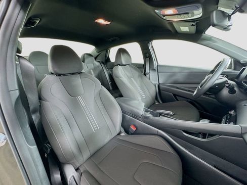 Certified 2025 Hyundai Elantra Sport image 27