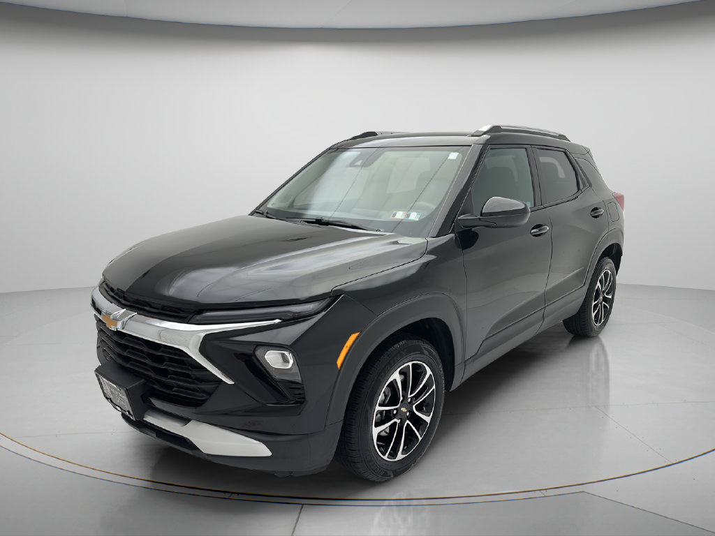 Used 2025 Chevrolet TrailBlazer LT AWD/4WD image 3