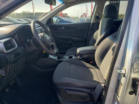 Used 2017 Kia Sorento AWD image 10