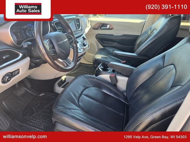 Used 2019 Chrysler Pacifica Touring-L FWD image 11