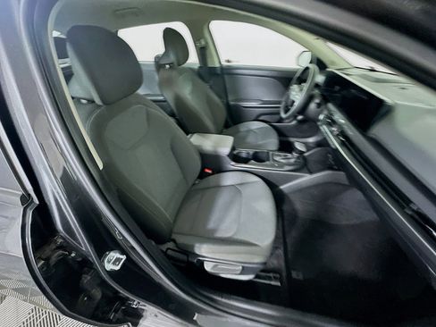 Used 2025 Kia K4 LXS image 29