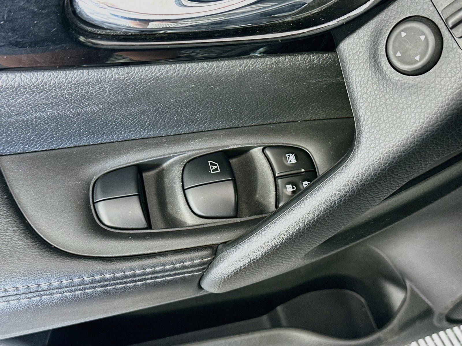 Used 2020 Nissan Rogue Sport SV AWD/4WD image 16