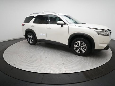Certified 2024 Nissan Pathfinder SL image 13