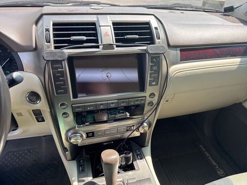 Used 2018 Lexus GX 460 Premium w/ Premium Package image 8