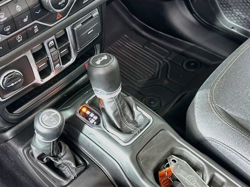 Used 2025 Jeep Wrangler Unlimited Sport AWD/4WD image 17