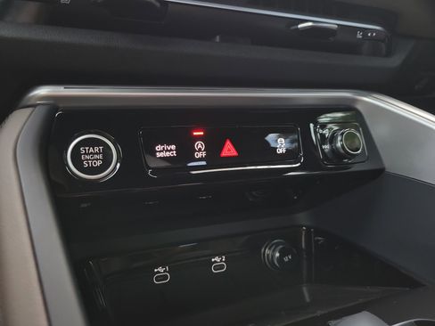 Used 2025 Audi Q5 Prestige AWD/4WD image 28