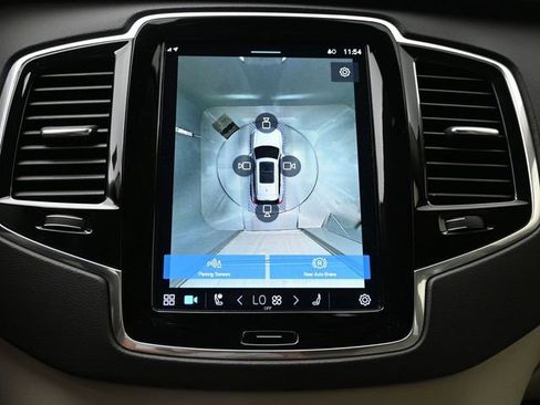 Used 2023 Volvo XC90 B6 Ultimate w/ Lounge Package image 21