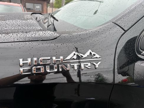 Used 2019 Chevrolet Silverado 1500 High Country w/ Technology Package AWD/4WD image 5