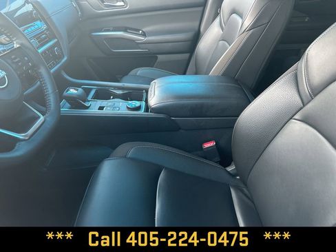 Used 2025 Nissan Pathfinder SL AWD/4WD image 39